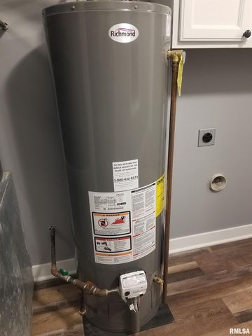 210 N STATE Street, Christopher, IL 62822