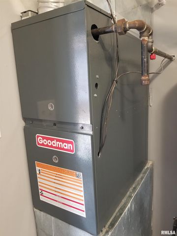 210 N STATE Street, Christopher, IL 62822