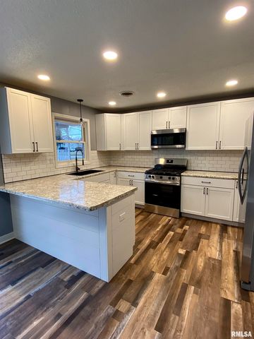 210 N STATE Street, Christopher, IL 62822