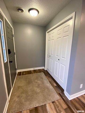 210 N STATE Street, Christopher, IL 62822