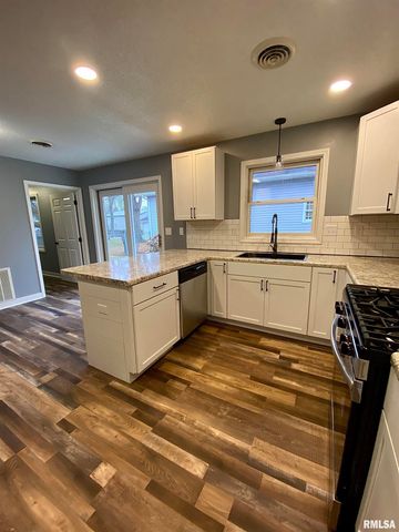 210 N STATE Street, Christopher, IL 62822