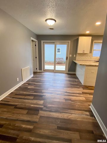 210 N STATE Street, Christopher, IL 62822