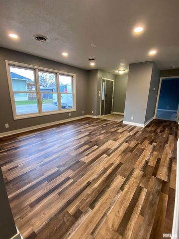 210 N STATE Street, Christopher, IL 62822