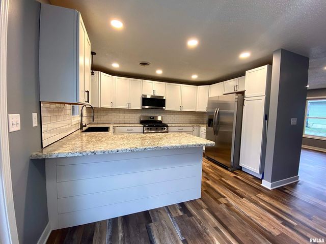 210 N STATE Street, Christopher, IL 62822