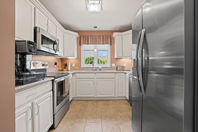 3085 Hunters Hill Dr 3085, Dighton, MA 02715