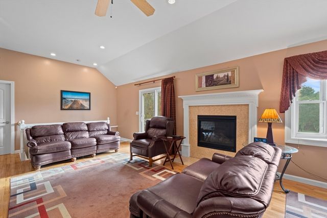 3085 Hunters Hill Dr 3085, Dighton, MA 02715