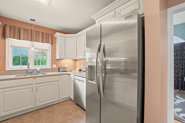 3085 Hunters Hill Dr 3085, Dighton, MA 02715