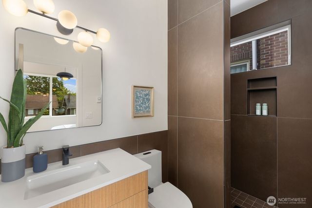 3204 33rd Avenue S, Seattle, WA 98144