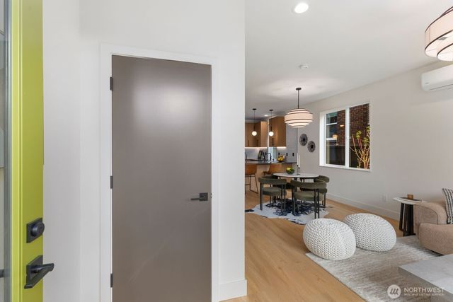 3204 33rd Avenue S, Seattle, WA 98144