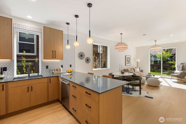 3204 33rd Avenue S, Seattle, WA 98144