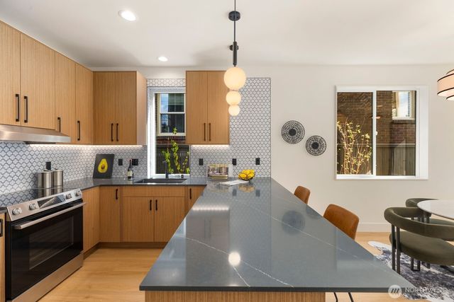 3204 33rd Avenue S, Seattle, WA 98144