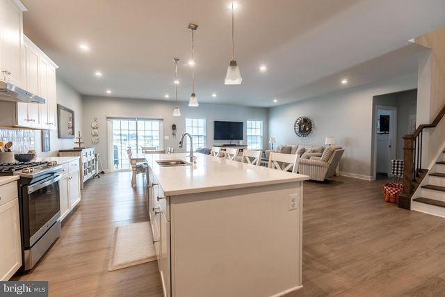 22 WINIFRED DR, Hanover, PA 17331