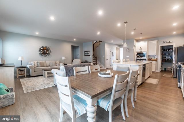 22 WINIFRED DR, Hanover, PA 17331