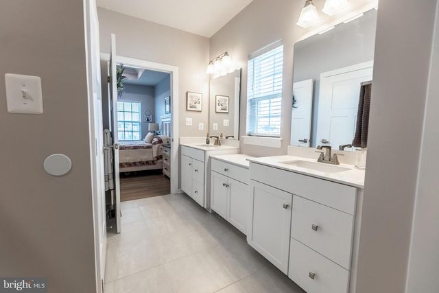 22 WINIFRED DR, Hanover, PA 17331