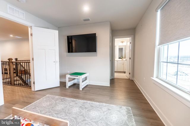 22 WINIFRED DR, Hanover, PA 17331