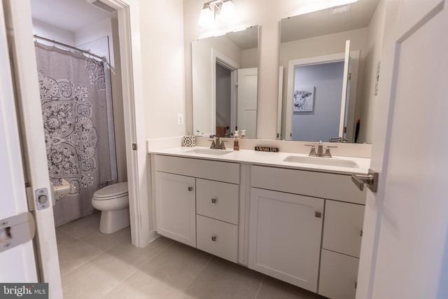 22 WINIFRED DR, Hanover, PA 17331