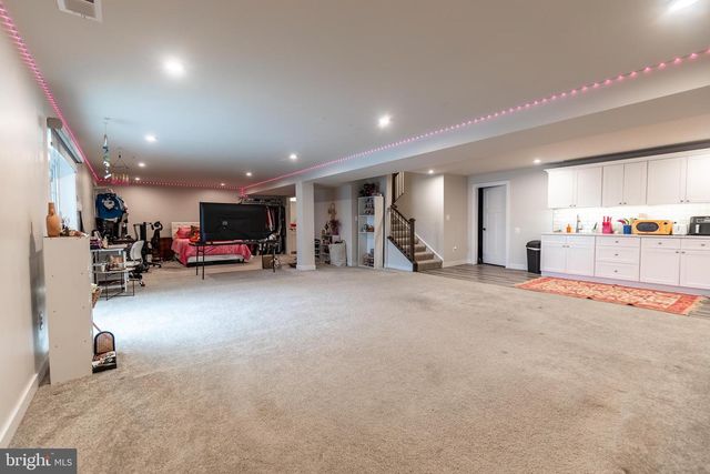 22 WINIFRED DR, Hanover, PA 17331