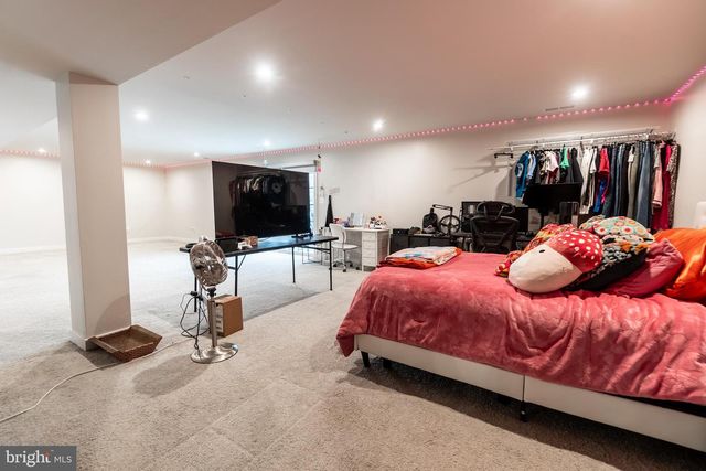 22 WINIFRED DR, Hanover, PA 17331