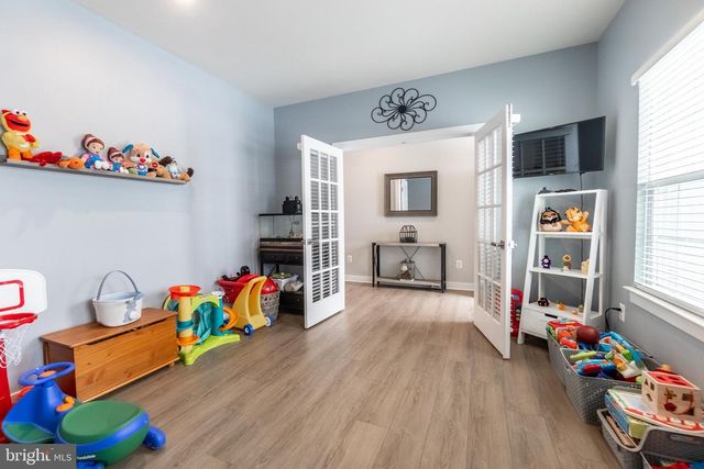 22 WINIFRED DR, Hanover, PA 17331