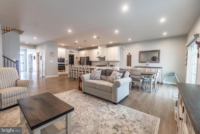 22 WINIFRED DR, Hanover, PA 17331