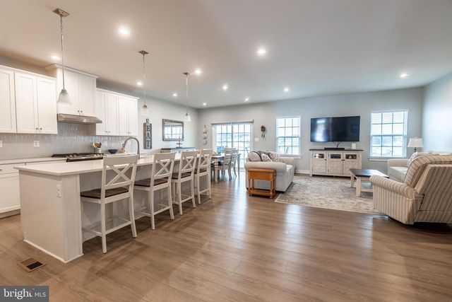 22 WINIFRED DR, Hanover, PA 17331