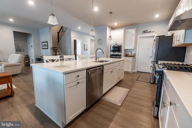 22 WINIFRED DR, Hanover, PA 17331