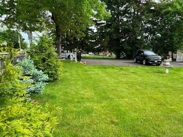 243 jakson ave, Syosset, NY 11791