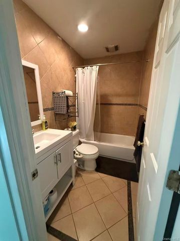 243 jakson ave, Syosset, NY 11791