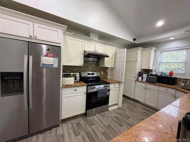 243 jakson ave, Syosset, NY 11791