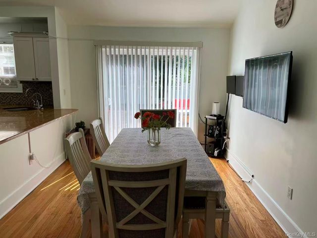 243 jakson ave, Syosset, NY 11791