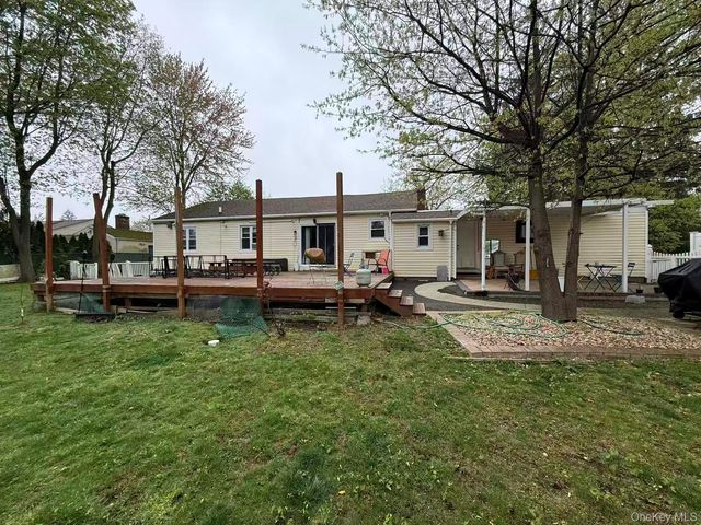 243 jakson ave, Syosset, NY 11791