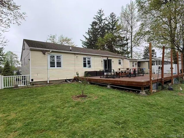 243 jakson ave, Syosset, NY 11791