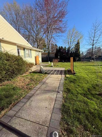 243 jakson ave, Syosset, NY 11791
