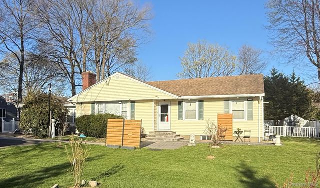 243 jakson ave, Syosset, NY 11791