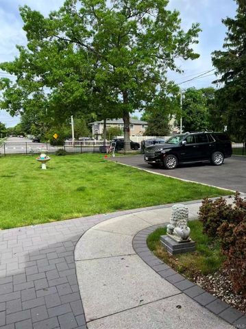 243 jakson ave, Syosset, NY 11791