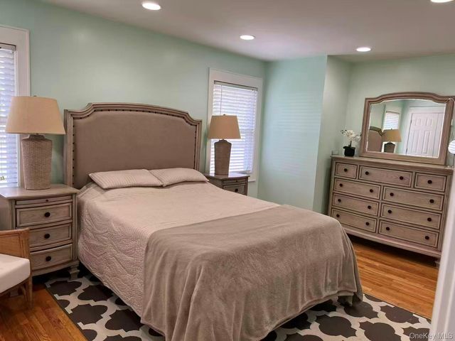 243 jakson ave, Syosset, NY 11791
