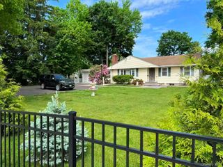243 jakson ave, Syosset, NY 11791