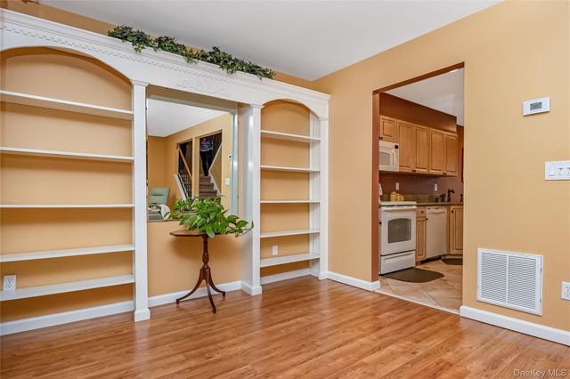 17 Jeremy Circle, Nesconset, NY 11767