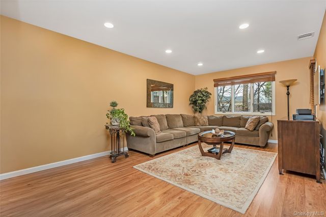 17 Jeremy Circle, Nesconset, NY 11767