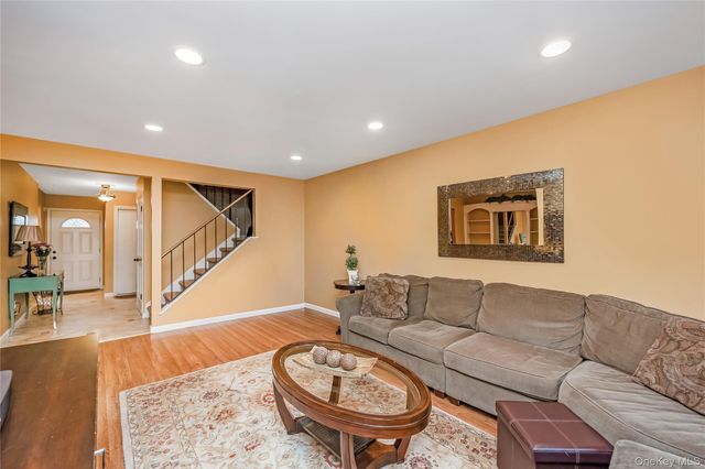 17 Jeremy Circle, Nesconset, NY 11767