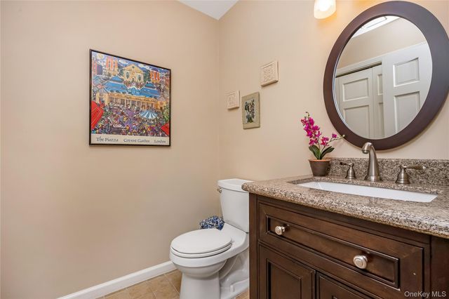 17 Jeremy Circle, Nesconset, NY 11767