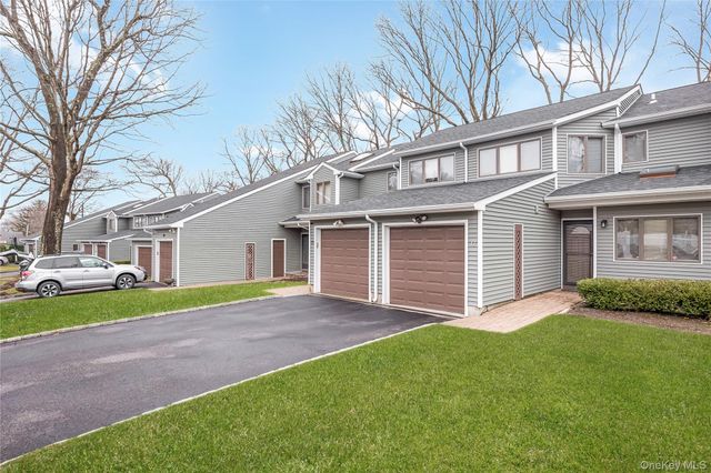 17 Jeremy Circle, Nesconset, NY 11767