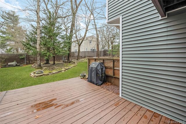 17 Jeremy Circle, Nesconset, NY 11767