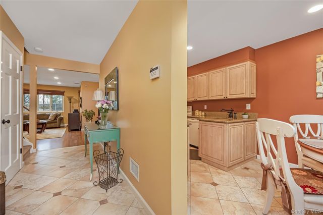 17 Jeremy Circle, Nesconset, NY 11767