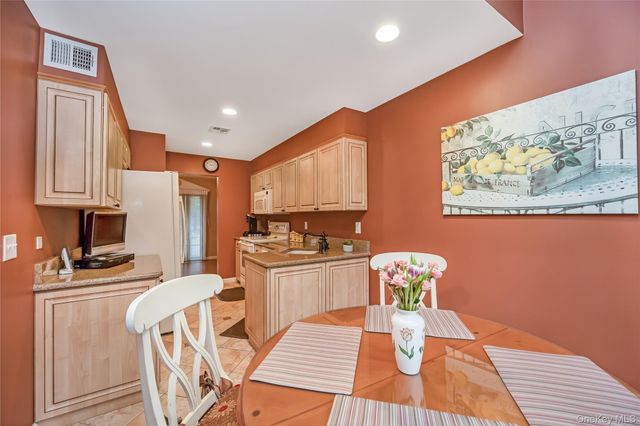 17 Jeremy Circle, Nesconset, NY 11767