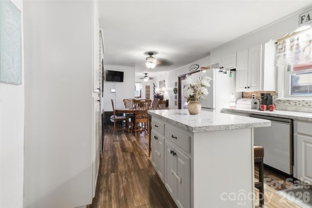 724 Hillcrest Drive, Bessemer City, NC 28016