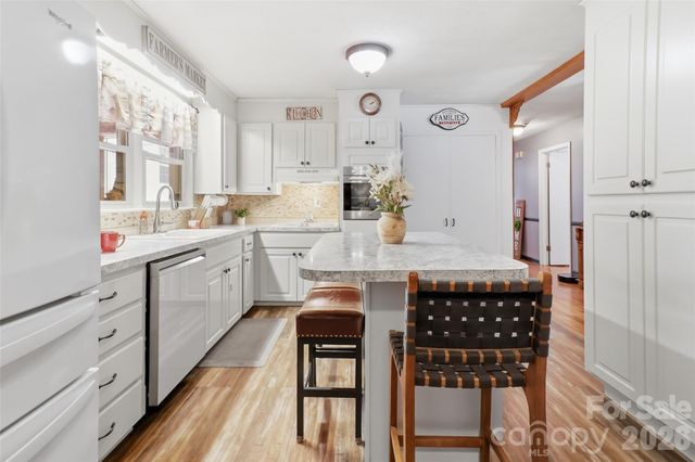 724 Hillcrest Drive, Bessemer City, NC 28016