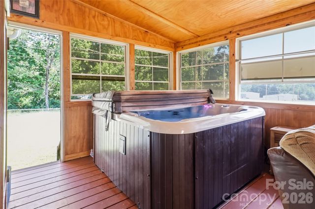 724 Hillcrest Drive, Bessemer City, NC 28016