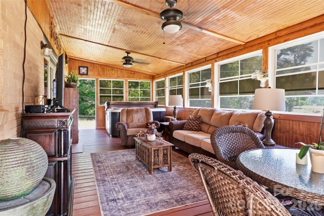 724 Hillcrest Drive, Bessemer City, NC 28016