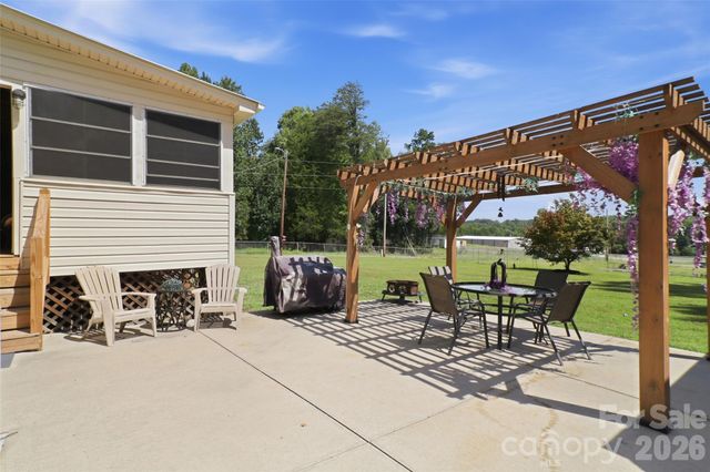 724 Hillcrest Drive, Bessemer City, NC 28016